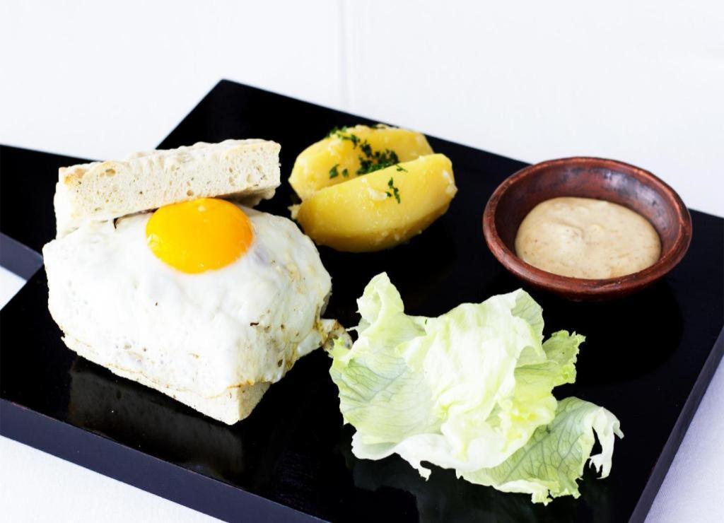 Ammi Cepu Hotel Ngoại thất bức ảnh